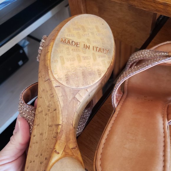 COGNAC SANDAL STYLE WEDGE SHOE 3.5" high size 8.5 - Picture 2 of 6